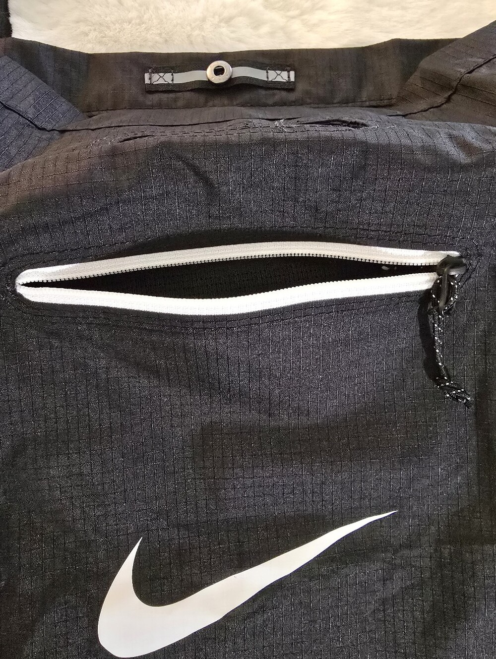 Nike Stash Tote Bag w/Pouch, Unisex, Black, Water Repellent White Swoosh - Picture 5 of 11
